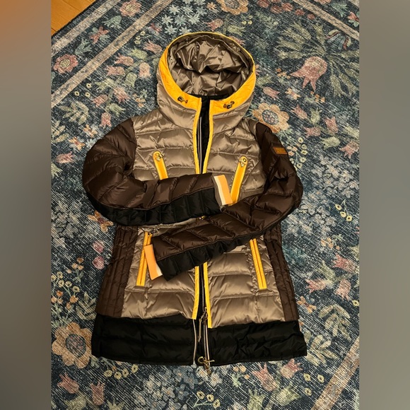 Bogner Rachel ski jacket. - Picture 2 of 10